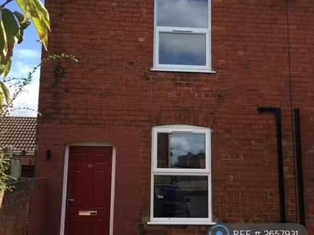 Rental! 1 BA 3 bedroom semi detached house for rent in Ellison.