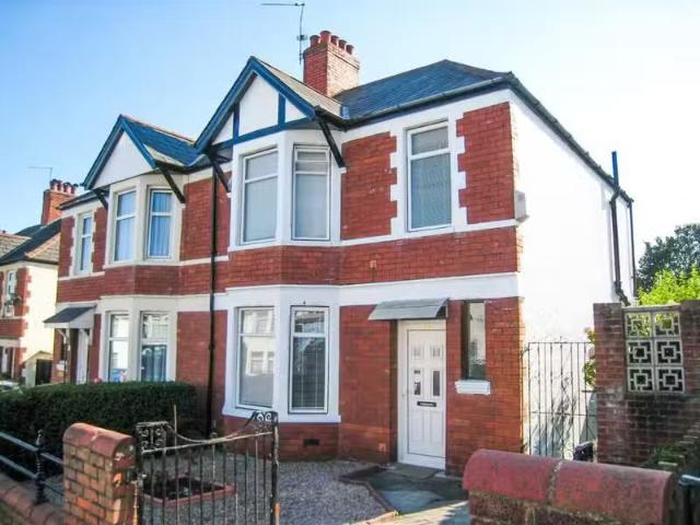 Charming 1 BA 3 bedroom semi detached house for rent in Fairwa.