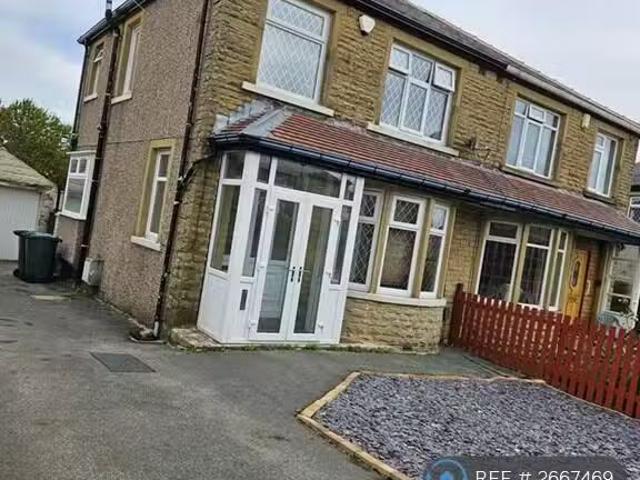 Cozy 1 BA 3 bedroom semi detached house for rent in Kenmore Ro.