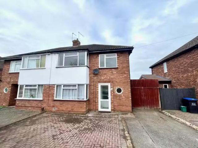 Unique 1 BA 3 bedroom semi detached house for rent in Helmsdal.