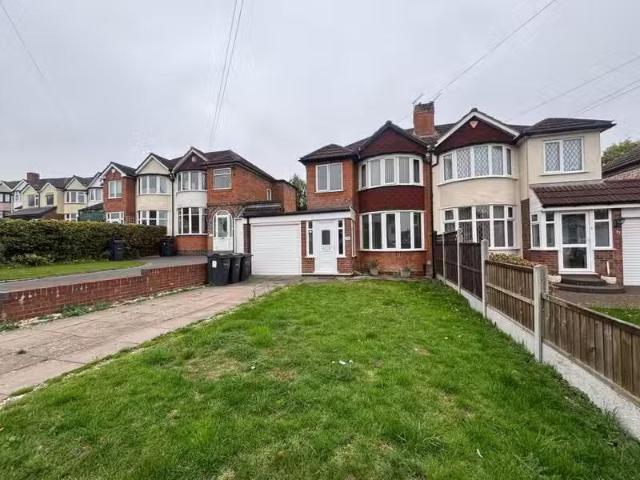 Rental! 1 BA 3 bedroom semi detached house for rent in Mardon.