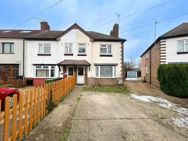 Charming 1 BA 3 bedroom semi detached house for rent in Silver.