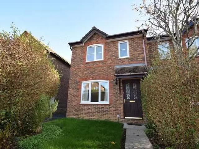 Deal! 1 BA 3 bedroom semi detached house for rent in Wellsbour.