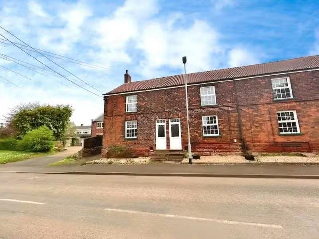 Charming 1 BA 3 bedroom terraced house for rent in Normanby Ro.