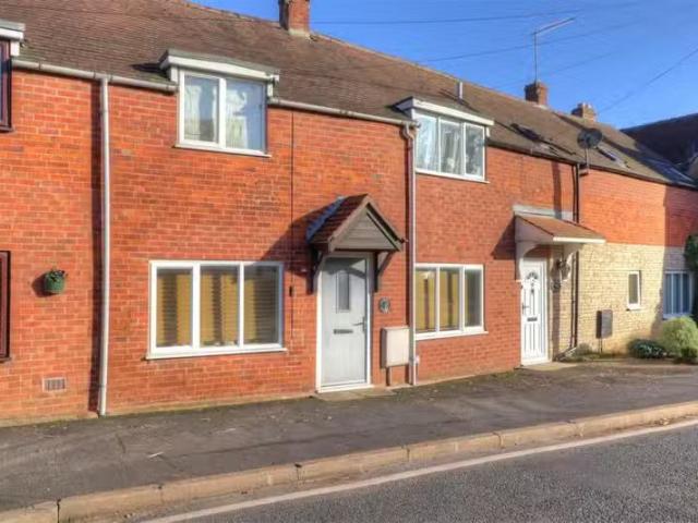 Just in! 1 BA 3 bedroom terraced house for rent in Church Terr.