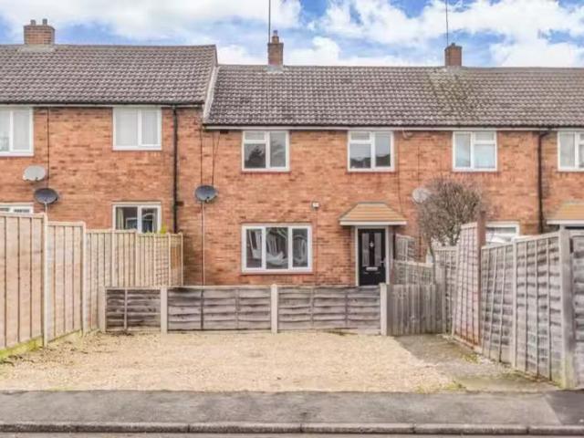 For Rent! 1 BA 3 bedroom terraced house for rent in Redstone L.