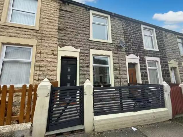 Cozy 1 BA 3 bedroom terraced house for rent in Shuttleworth St.