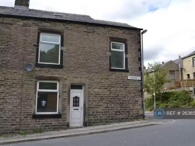 Nice 1 BA 3 bedroom terraced house for rent in Townsend Street.