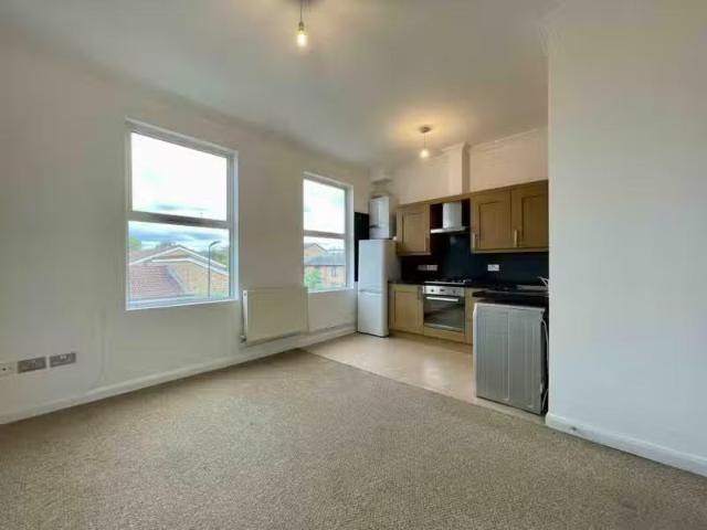 For Rent! 1 BA 1 bedroom apartment for rent in Clarence Road.