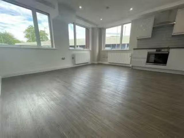 Cheap 1 BA 1 bedroom apartment for rent in Lichfield Road, Sut.