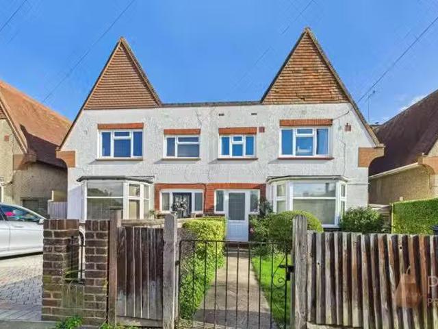 Deal! 1 BA 1 bedroom flat for rent in 74 Haynes Road, Worthing.