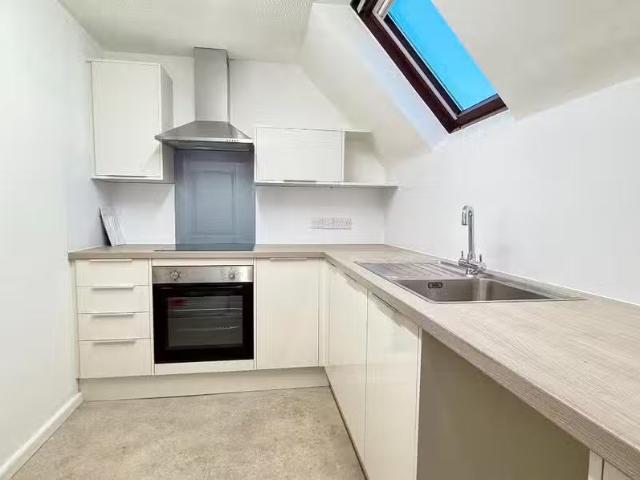 Cozy 1 BA 1 bedroom flat for rent in Armstrong Close, Newmarke.