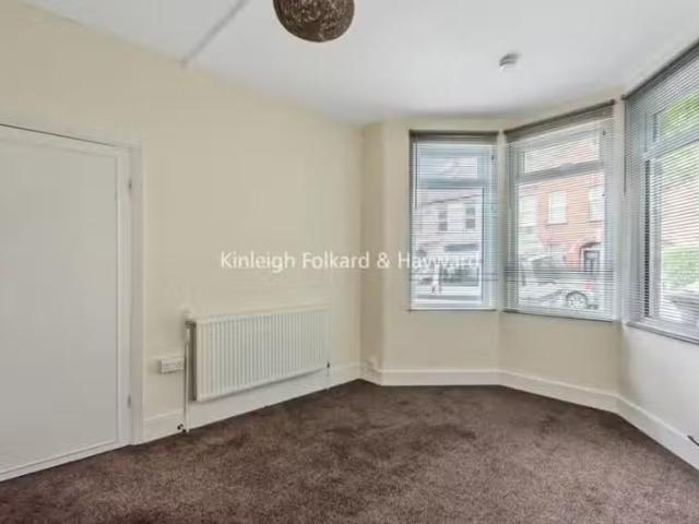 Rental! 1 BA 1 bedroom flat for rent in Bloxhall Road, London.