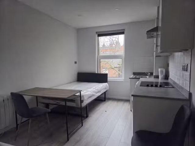 Nice 1 BA 1 bedroom flat for rent in Bromwich Street, Bolton.