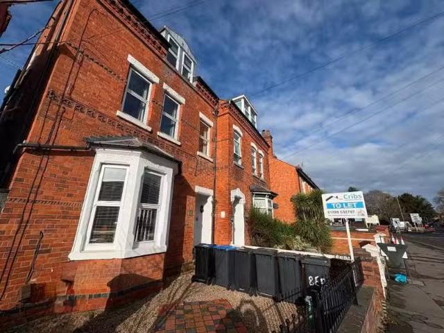 Deal! 1 BA 1 bedroom flat for rent in Evesham Place, Stratford.