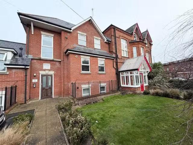 New 1 BA 1 bedroom flat for rent in Holdenhurst Rd, Springbour.