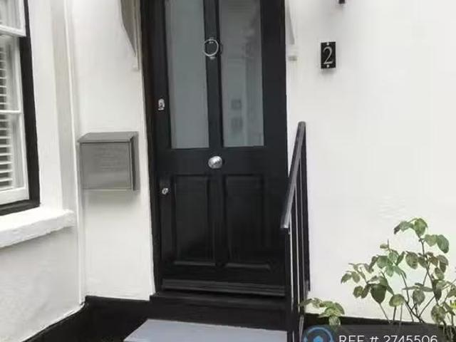 Charming 1 BA 1 bedroom flat for rent in Hadham Road, Bishop's.
