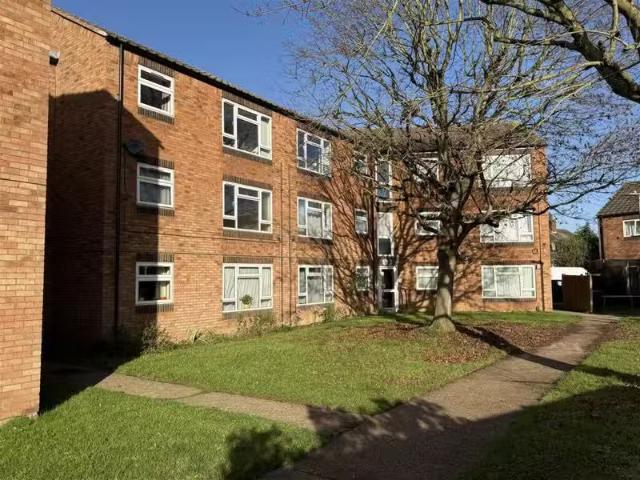 For Rent! 1 BA 1 bedroom flat for rent in Hedges Close, Hatfie.