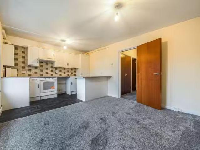 New 1 BA 1 bedroom flat for rent in High Street, Chislehurst.
