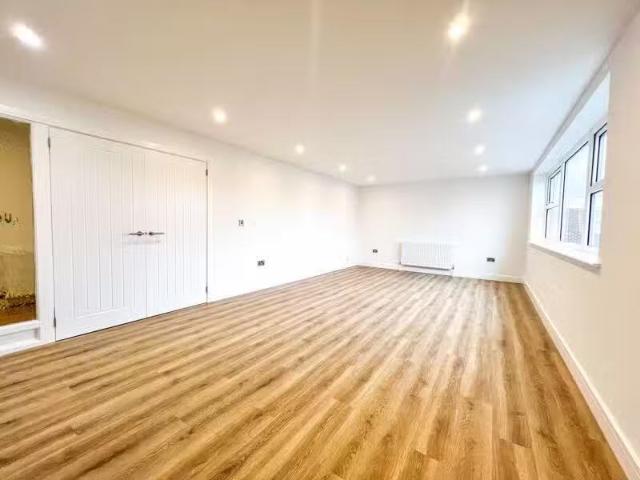 New 1 BA 1 bedroom flat for rent in Hutton Road, Shenfield, CM15