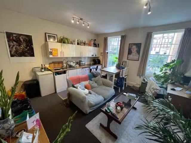 Unique 1 BA 1 bedroom flat for rent in Jamaica Street, Bristol.