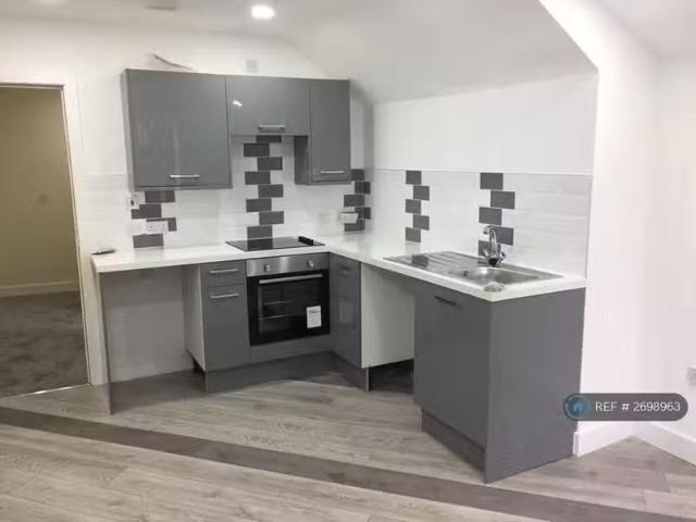 Just in! 1 BA 1 bedroom flat for rent in Llantrisant Street, C.