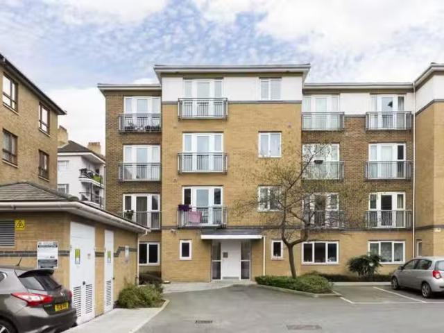 For Rent! 1 BA 1 bedroom flat for rent in Morton Close, Shadwe.