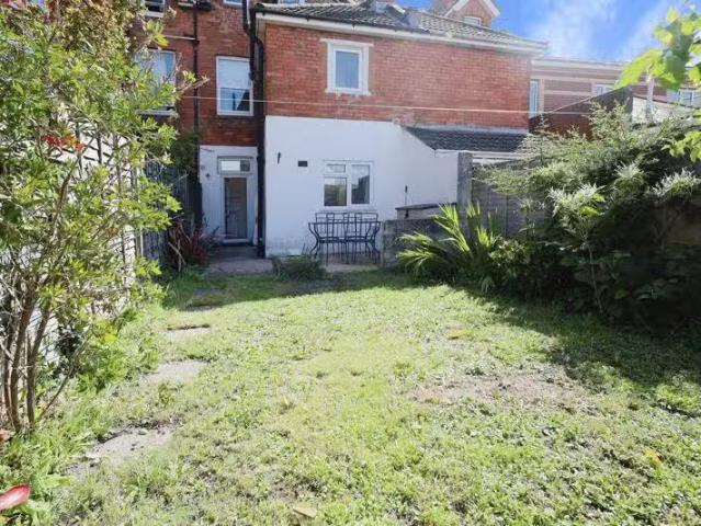 Nice 1 BA 1 bedroom flat for rent in Southcote Road, Bournemou.