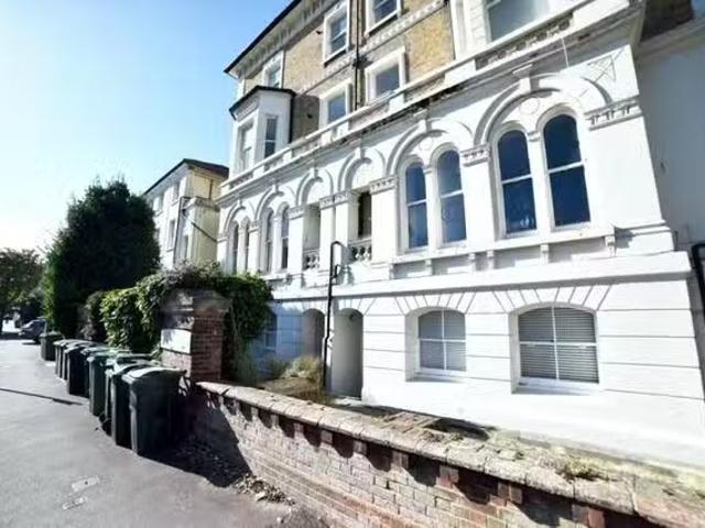 New 1 BA 1 bedroom flat for rent in Spencer Road, Eastbourne.