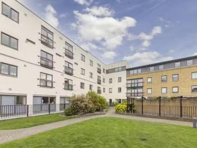 Deal! 1 BA 1 bedroom flat for rent in St. John Street, London.