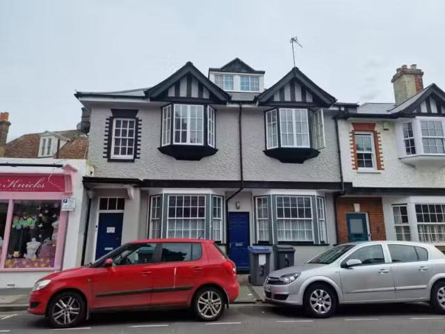 For Rent! 1 BA 1 bedroom flat for rent in Stanhope Road, Deal.