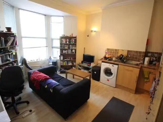 Just in! 1 BA 1 bedroom flat for rent in Richmond Road, Roath.