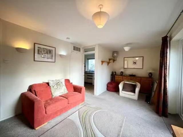 Cheap 1 BA 1 bedroom flat for rent in Wake Green Park, Moseley.