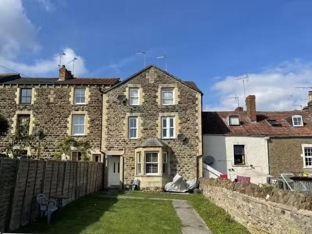 Nice 1 BA 1 bedroom ground floor flat for rent in Summer Hill.