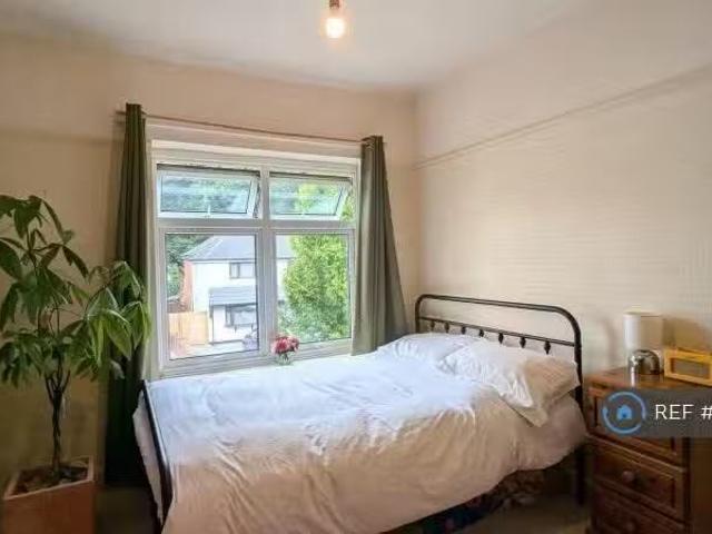 Nice 1 BA 1 bedroom house share for rent in Northlands Road, B.