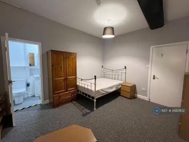 Rental! 1 BA 1 bedroom house share for rent in Fore Street, Tr.