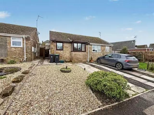 Charming 1 BA 1 bedroom semi detached bungalow for rent in St.