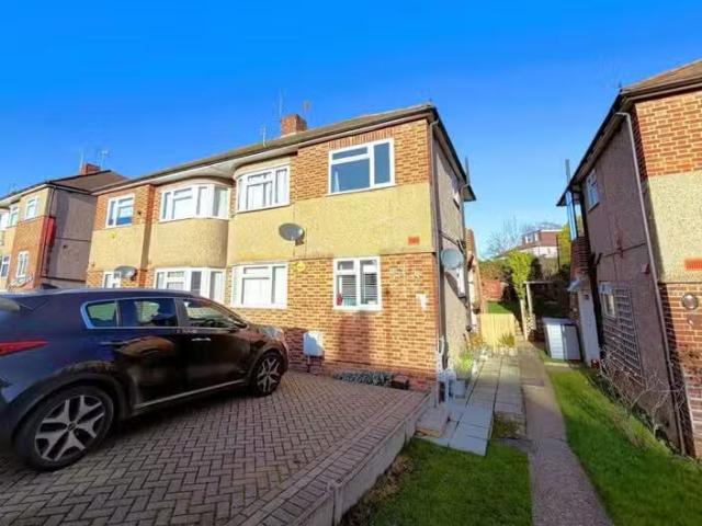 Cozy 1 BA 2 bedroom maisonette for rent in Shepperton Road, Pe.