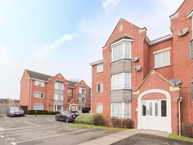 Just in! 1 BA 2 bedroom apartment for rent in Towpath Close, L.