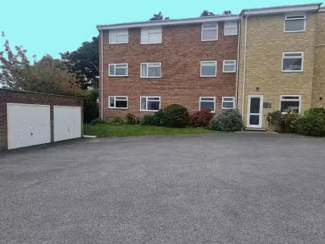 Cheap 1 BA 2 bedroom apartment for rent in Bincleaves Road, We.