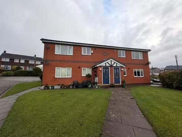 Charming 1 BA 2 bedroom apartment for rent in Chorley New Road.