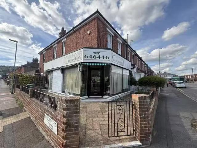 Cozy 1 BA 2 bedroom apartment for rent in Green Street, Eastbo.