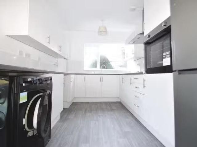 Nice 1 BA 2 bedroom apartment for rent in Kingswood Road, Brom.