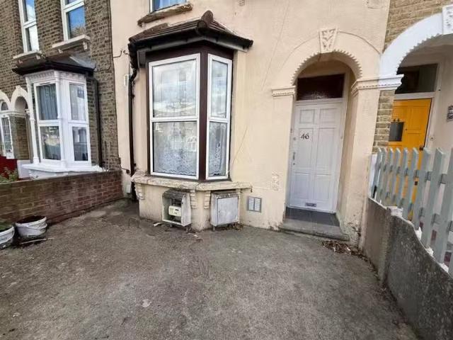 Just in! 1 BA 2 bedroom apartment for rent in Leonard Road, Fo.