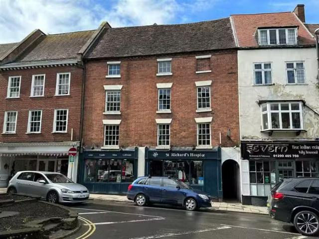 Charming 1 BA 2 bedroom apartment for rent in Load Street, Bew.
