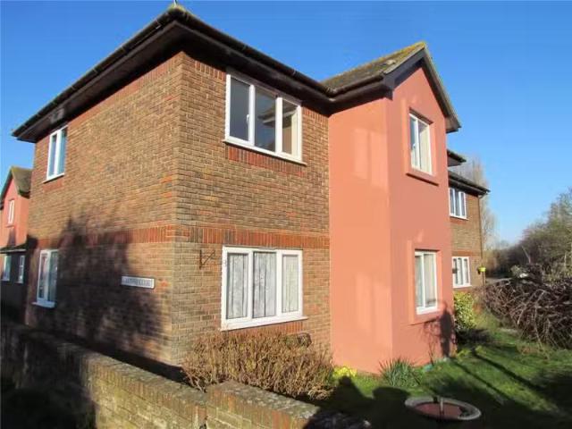 Nice 1 BA 2 bedroom apartment for rent in Park Road, Harwich.