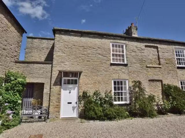 Charming 1 BA 2 bedroom cottage for rent in Temple Square, Ric.
