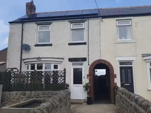 Deal! 1 BA 2 bedroom end of terrace house for rent in Front St.