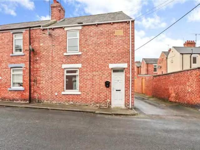 Rental! 1 BA 2 bedroom end of terrace house for rent in Ramsey.