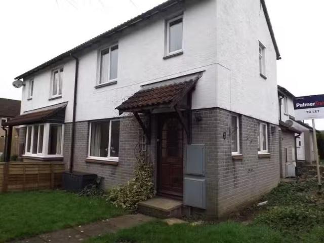 Charming 1 BA 2 bedroom end of terrace house for rent in Wells.